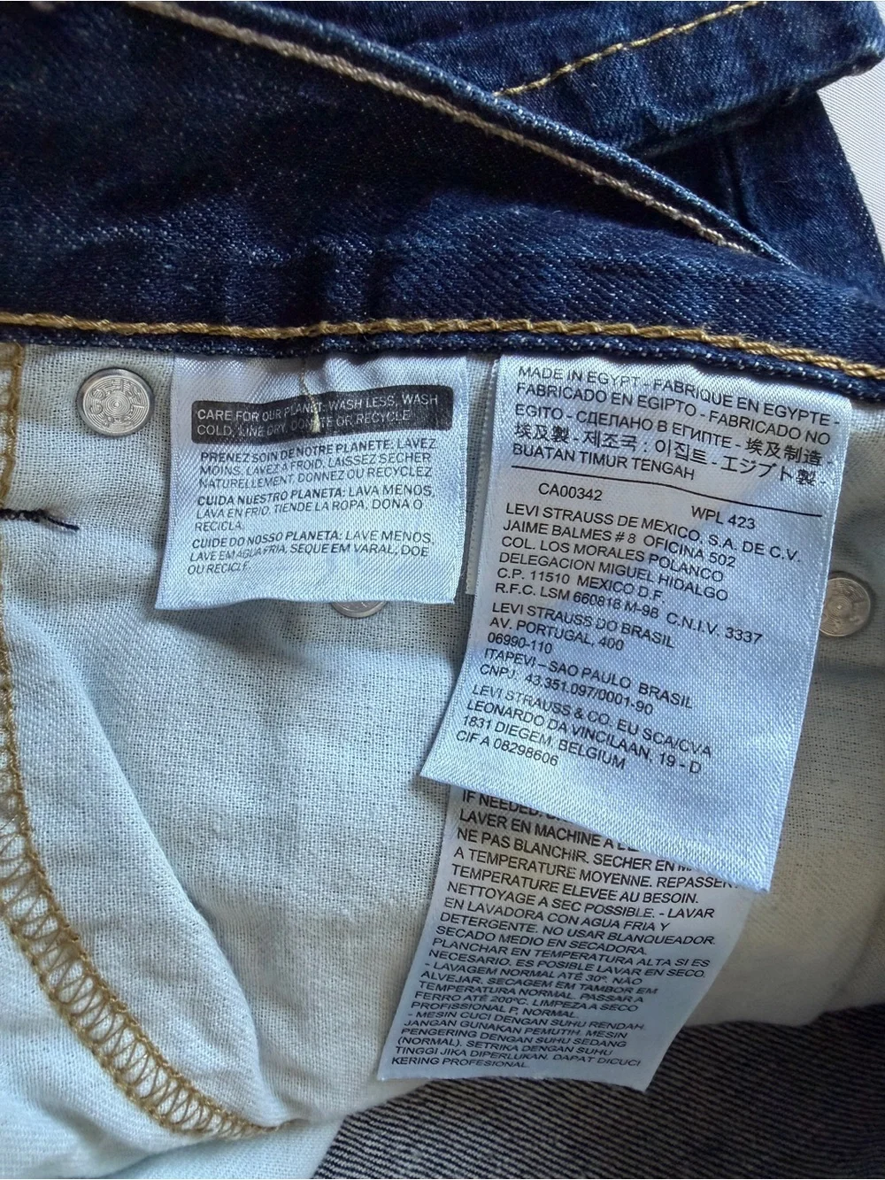 Levi’s 505 Straight Leg Jeans Dark Wash indigo  made in Egypt cotton W28 L32